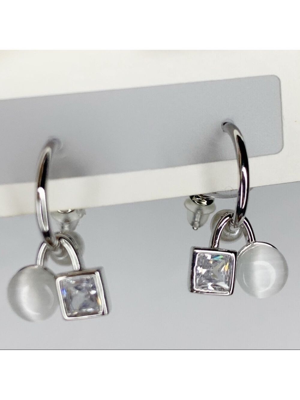 𝅺new STOCK-Dainty, Elegant Silver /Pearl Earring